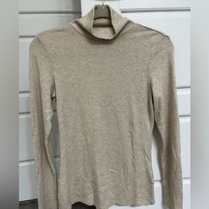RW&CO long sleeve turtleneck. Size Small.